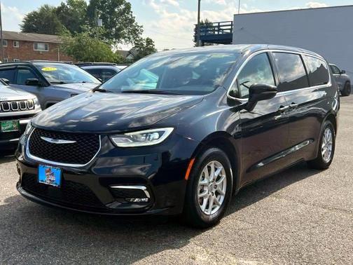 2023 Chrysler Pacifica Touring-L