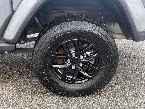 Sting Gray Clearcoat 2022 Jeep Gladiator Sport