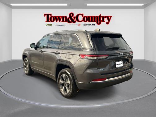 2022 Jeep Grand Cherokee 4xe Base