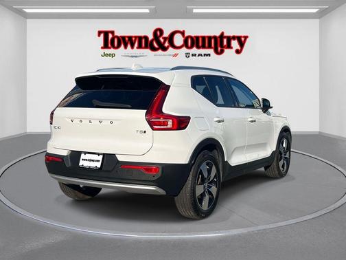 2020 Volvo XC40 T5 Momentum