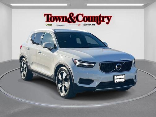2020 Volvo XC40 T5 Momentum