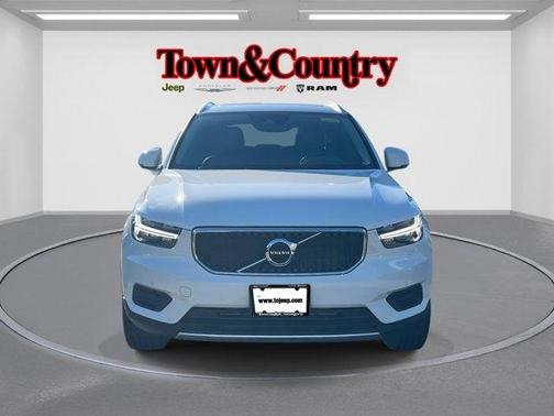 2020 Volvo XC40 T5 Momentum