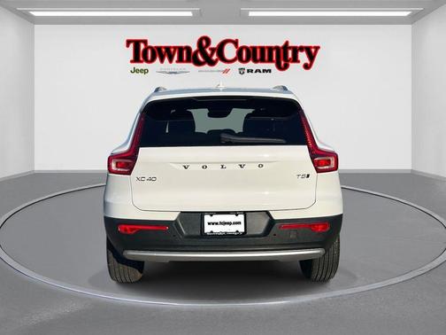 2020 Volvo XC40 T5 Momentum