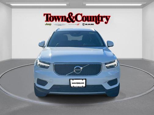 2020 Volvo XC40 T5 Momentum