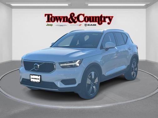 2020 Volvo XC40 T5 Momentum