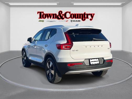 2020 Volvo XC40 T5 Momentum