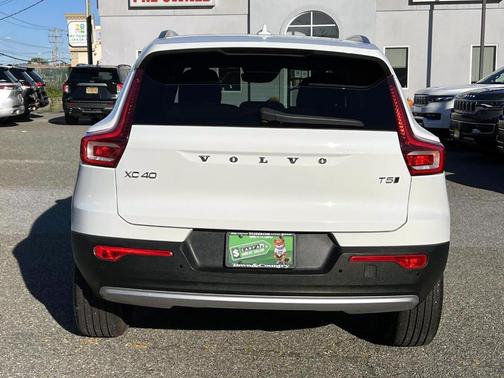 2020 Volvo XC40 T5 Momentum