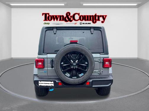 Sting Gray Clearcoat 2022 Jeep Wrangler Unlimited 4xe Sahara