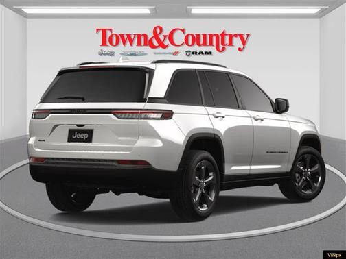 2025 Jeep Grand Cherokee Laredo