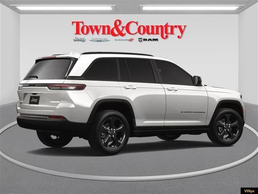 2025 Jeep Grand Cherokee Laredo