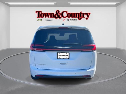 2023 Chrysler Pacifica Touring-L