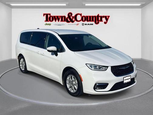 2023 Chrysler Pacifica Touring-L