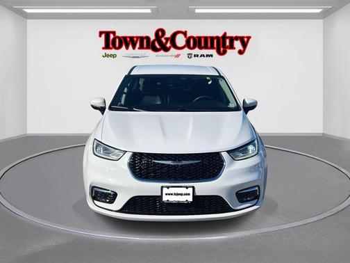 2023 Chrysler Pacifica Touring-L