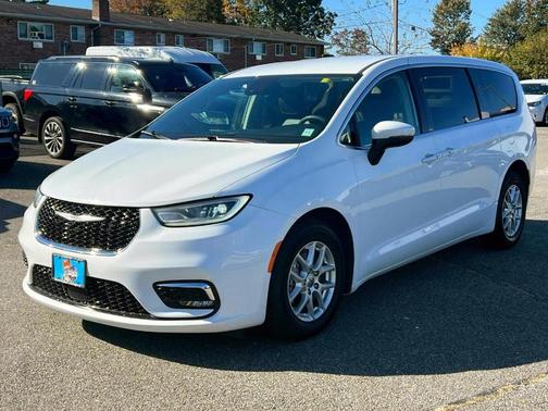 2023 Chrysler Pacifica Touring-L
