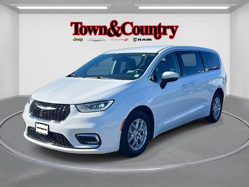 2023 Chrysler Pacifica Touring-L