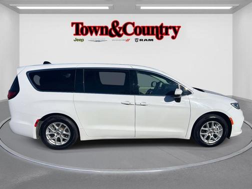 2023 Chrysler Pacifica Touring-L