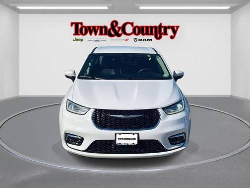 2023 Chrysler Pacifica Touring-L