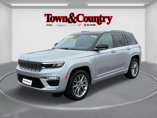 2022 Jeep Grand Cherokee Summit