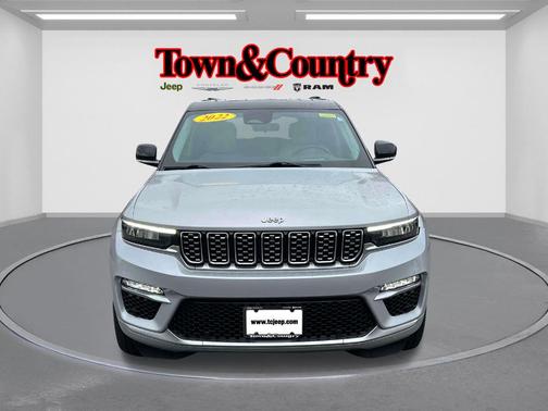 2022 Jeep Grand Cherokee Summit