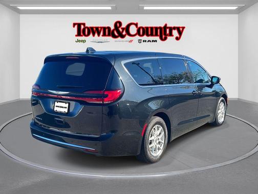 2023 Chrysler Pacifica Touring-L