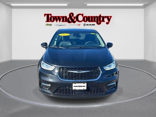 2023 Chrysler Pacifica Touring-L