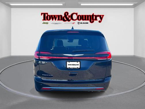 2023 Chrysler Pacifica Touring-L