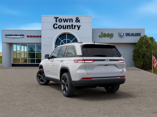 Bright White Clearcoat 2026 Jeep Grand Cherokee Limited