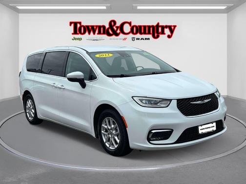 2023 Chrysler Pacifica Touring-L