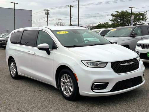 2023 Chrysler Pacifica Touring-L