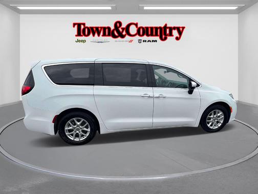 2023 Chrysler Pacifica Touring-L