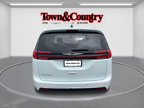 2023 Chrysler Pacifica Touring-L
