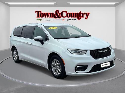 2023 Chrysler Pacifica Touring-L