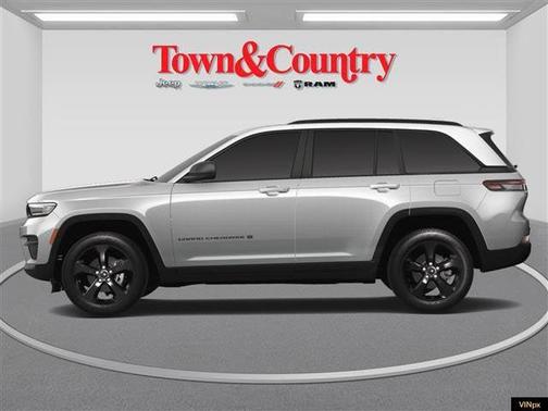 2025 Jeep Grand Cherokee Laredo