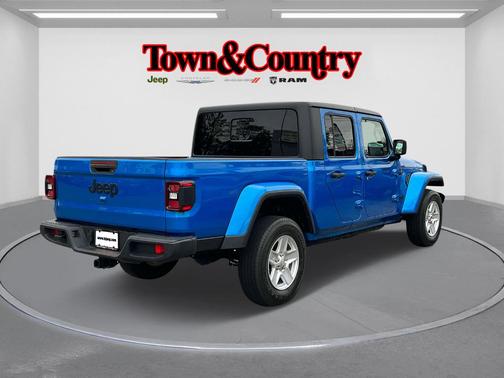 2022 Jeep Gladiator Sport