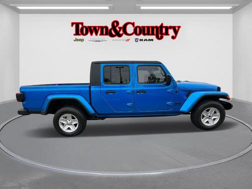 2022 Jeep Gladiator Sport