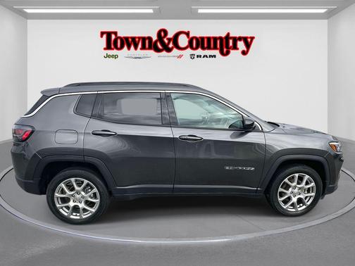 2022 Jeep Compass Latitude Lux