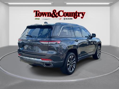 2022 Jeep Grand Cherokee Overland