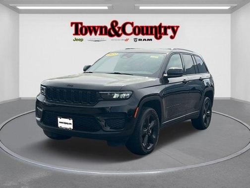 2023 Jeep Grand Cherokee Laredo