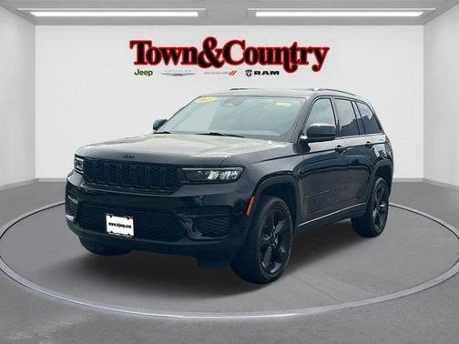 2023 Jeep Grand Cherokee Laredo