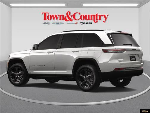 2025 Jeep Grand Cherokee Laredo