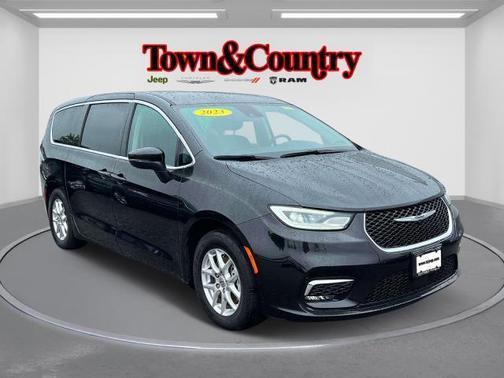2023 Chrysler Pacifica Touring-L