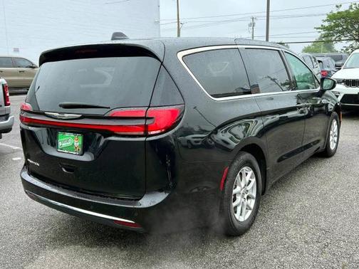 2023 Chrysler Pacifica Touring-L