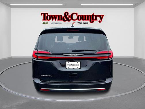 2023 Chrysler Pacifica Touring-L