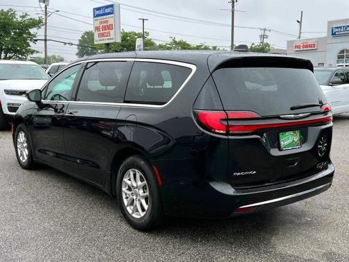 2023 Chrysler Pacifica Touring-L