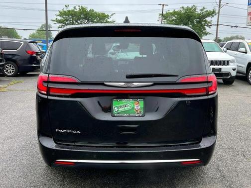 2023 Chrysler Pacifica Touring-L