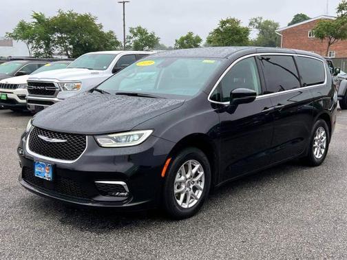 2023 Chrysler Pacifica Touring-L