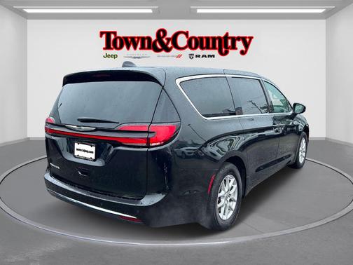 2023 Chrysler Pacifica Touring-L