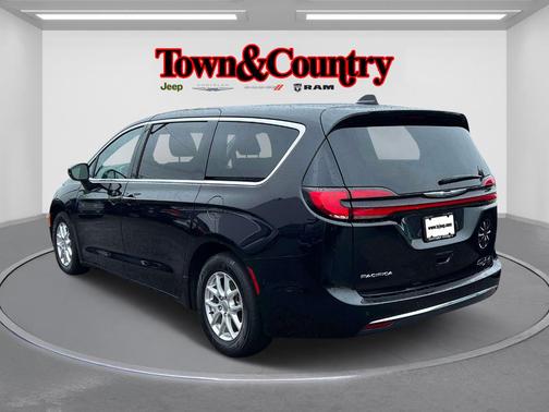 2023 Chrysler Pacifica Touring-L