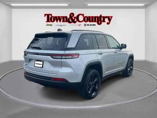 2024 Jeep Grand Cherokee Laredo