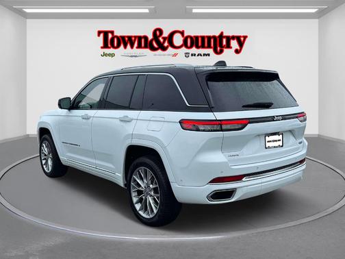 2023 Jeep Grand Cherokee Summit